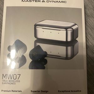Master & Dynamic MW07 GO True Wireless Earphones w/ Case - Navy Blue brand new